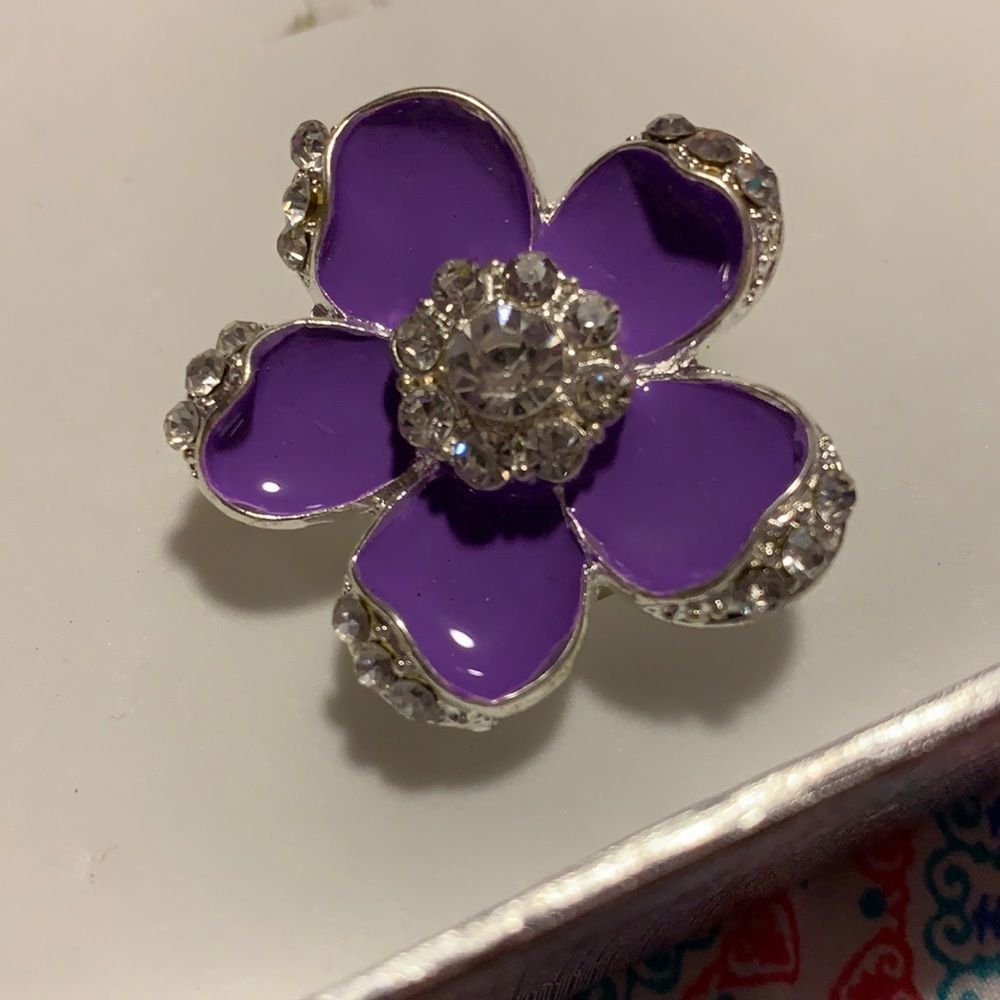 Purple flower lined & centered w/white rhinestone